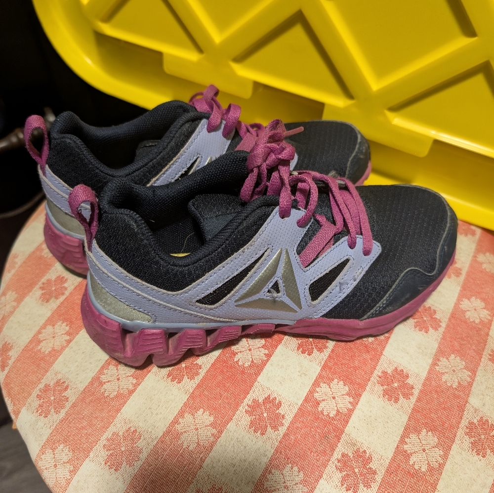Girls Reebok tennis shoes